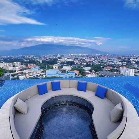 Modern Style Room With Sky Pool 古城边天际泳池公寓 チエンマイ エクステリア 写真