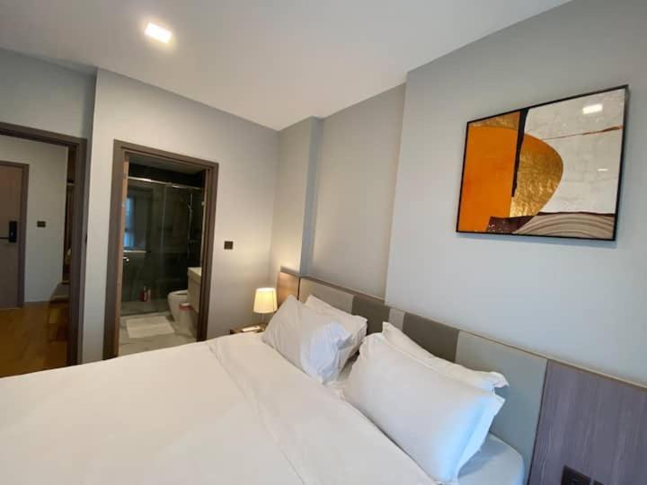 Modern Style Room With Sky Pool 古城边天际泳池公寓 チエンマイ エクステリア 写真